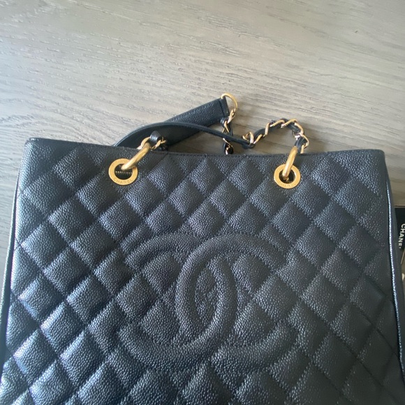 Authentic Chanel Bag. - Picture 15 of 15